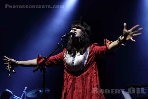 BAT FOR LASHES - 2009-11-04 - PARIS - Olympia - 